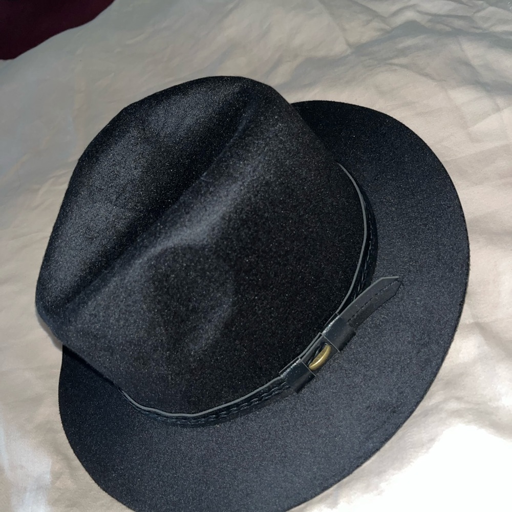 womens black guess hat